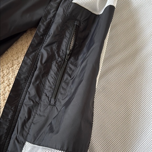 Men's Black Lacoste Jacket - Picture 6 of 10